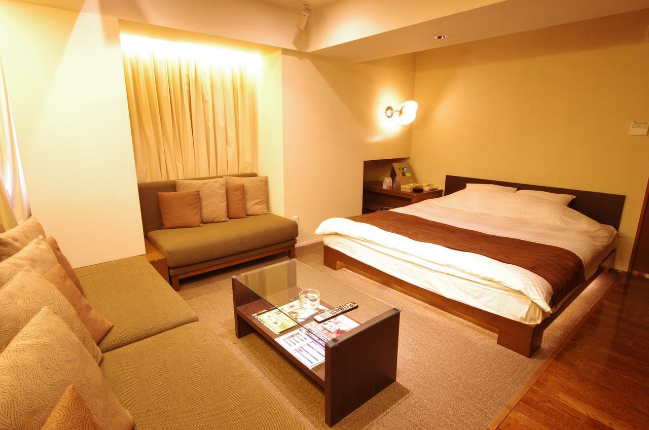 Blue Hotel Octa (Adults Only) Sapporo Bagian luar foto