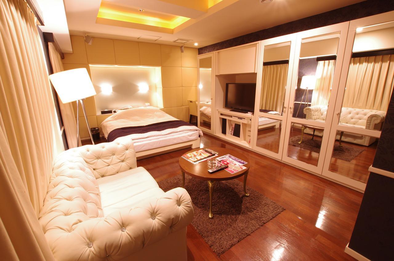 Blue Hotel Octa (Adults Only) Sapporo Bagian luar foto