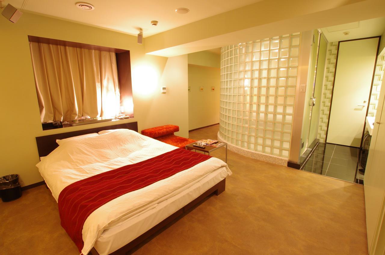 Blue Hotel Octa (Adults Only) Sapporo Bagian luar foto