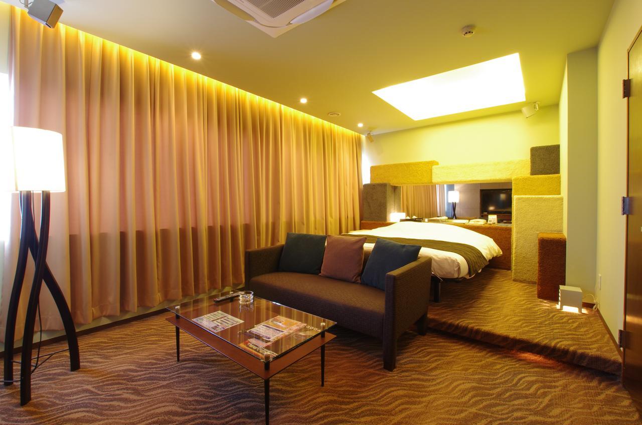 Blue Hotel Octa (Adults Only) Sapporo Bagian luar foto