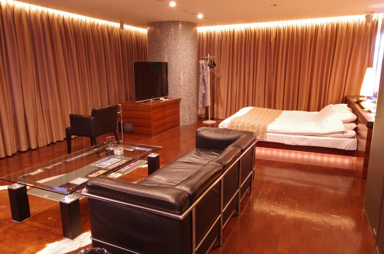 Blue Hotel Octa (Adults Only) Sapporo Bagian luar foto