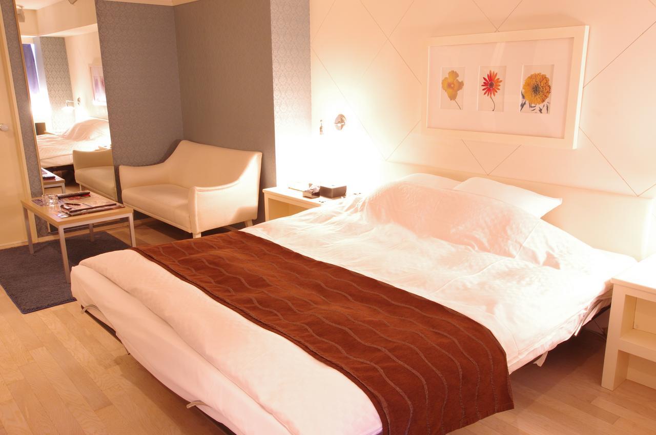 Blue Hotel Octa (Adults Only) Sapporo Bagian luar foto