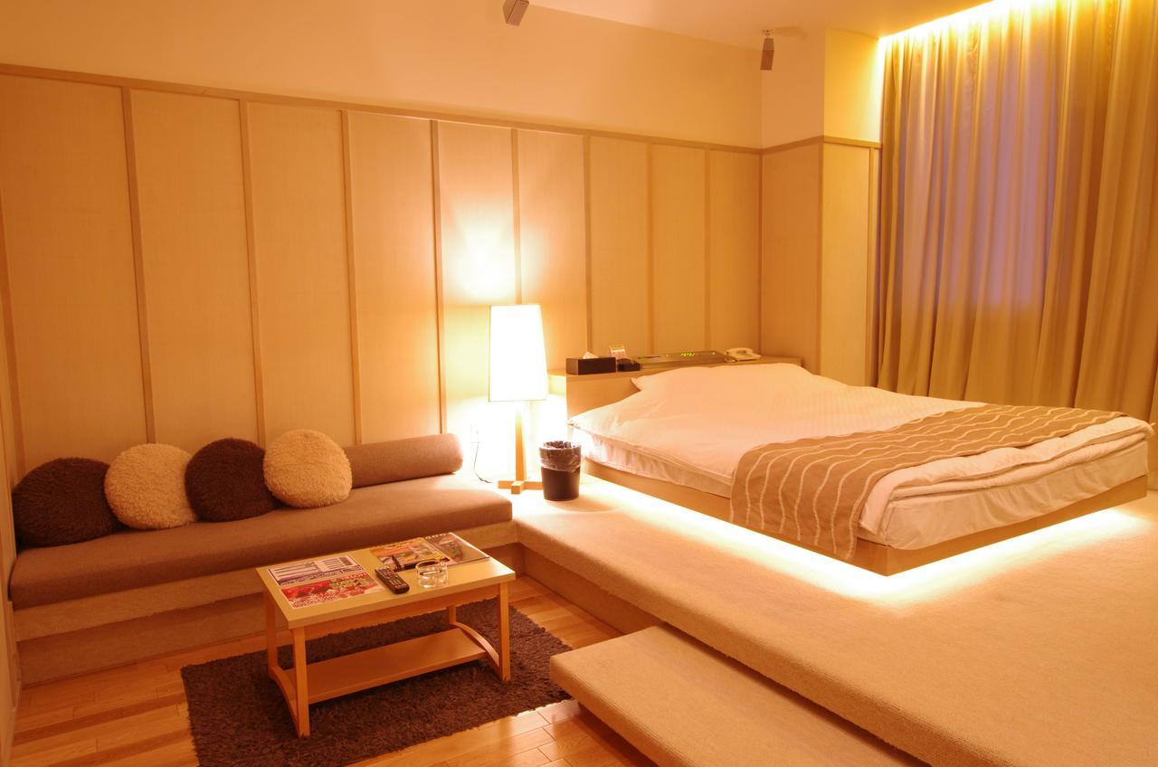 Blue Hotel Octa (Adults Only) Sapporo Bagian luar foto