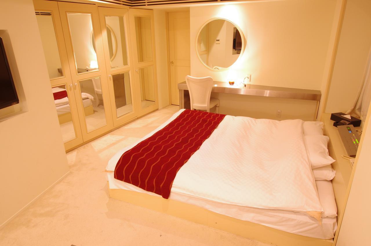 Blue Hotel Octa (Adults Only) Sapporo Bagian luar foto