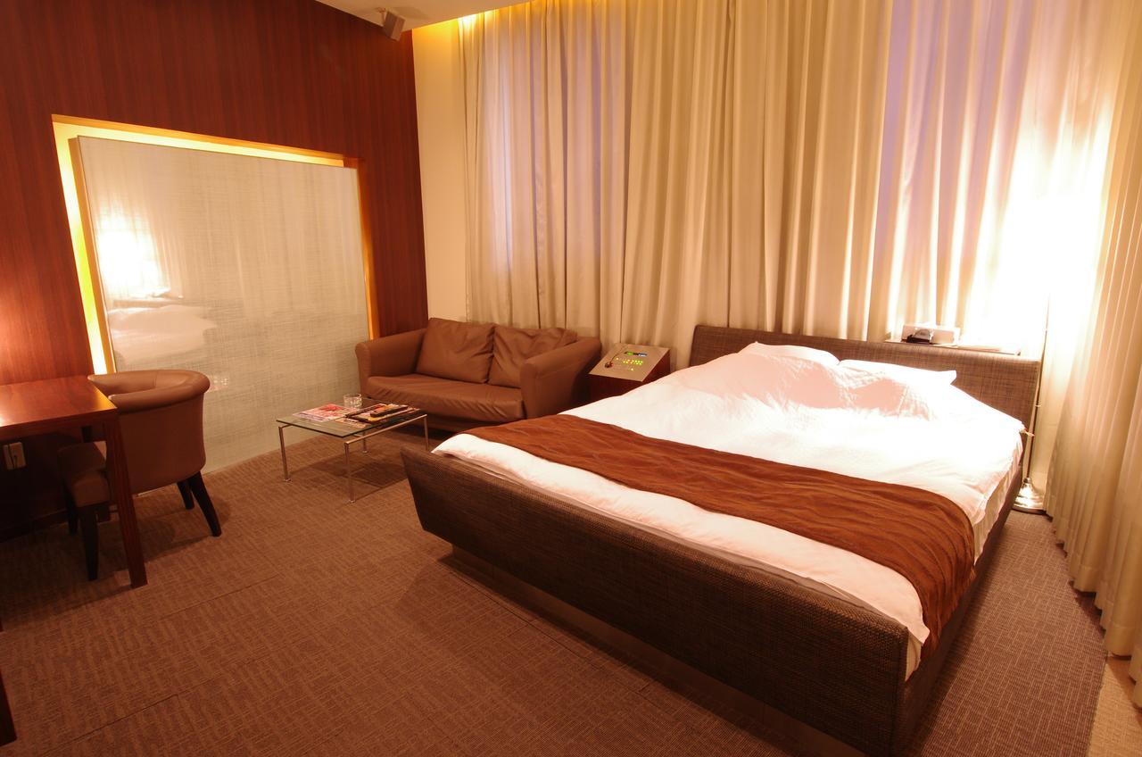 Blue Hotel Octa (Adults Only) Sapporo Bagian luar foto