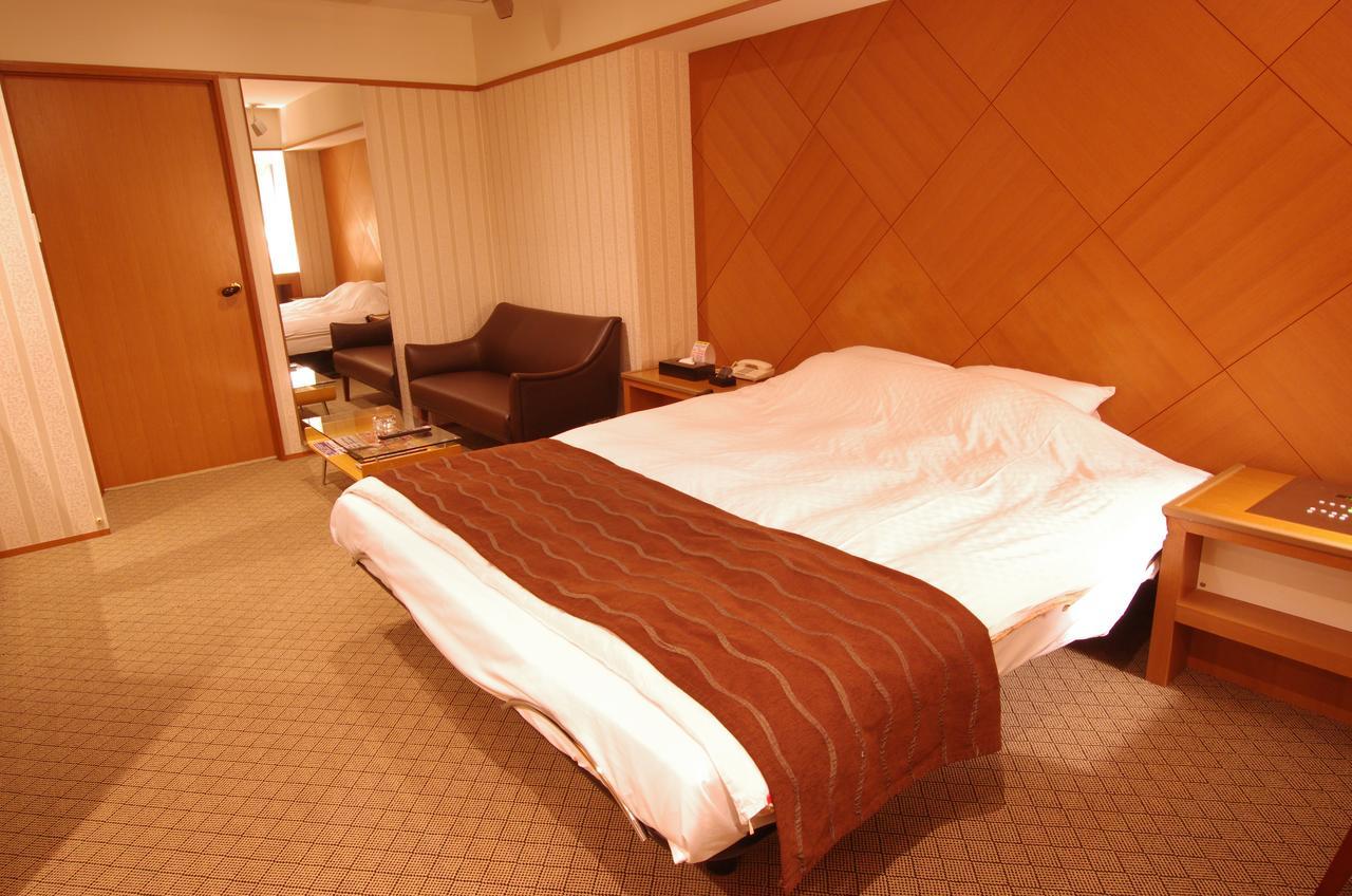 Blue Hotel Octa (Adults Only) Sapporo Bagian luar foto