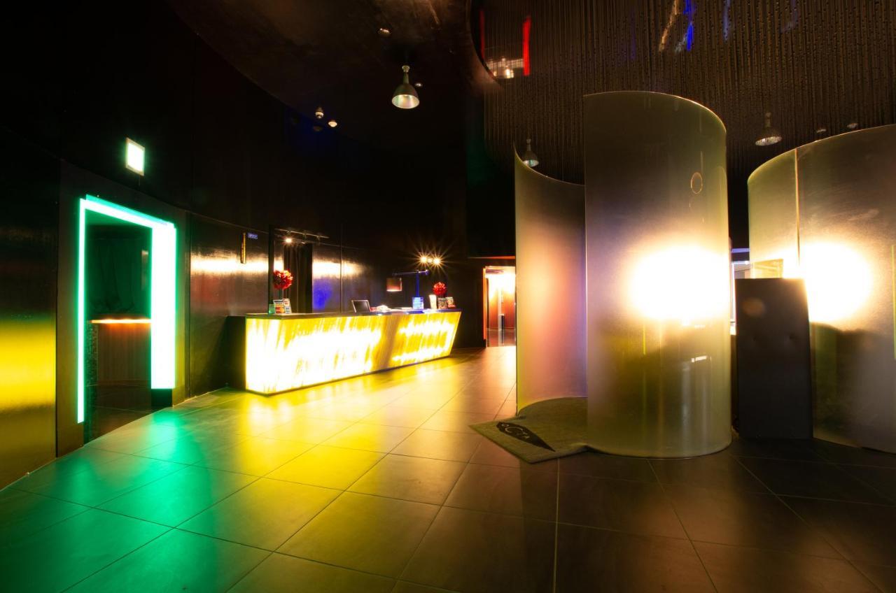 Blue Hotel Octa (Adults Only) Sapporo Bagian luar foto
